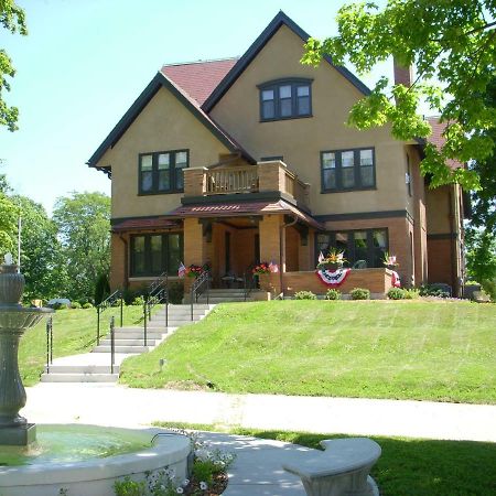 Westphal Mansion Inn Bed & Breakfast Hartford Exterior foto