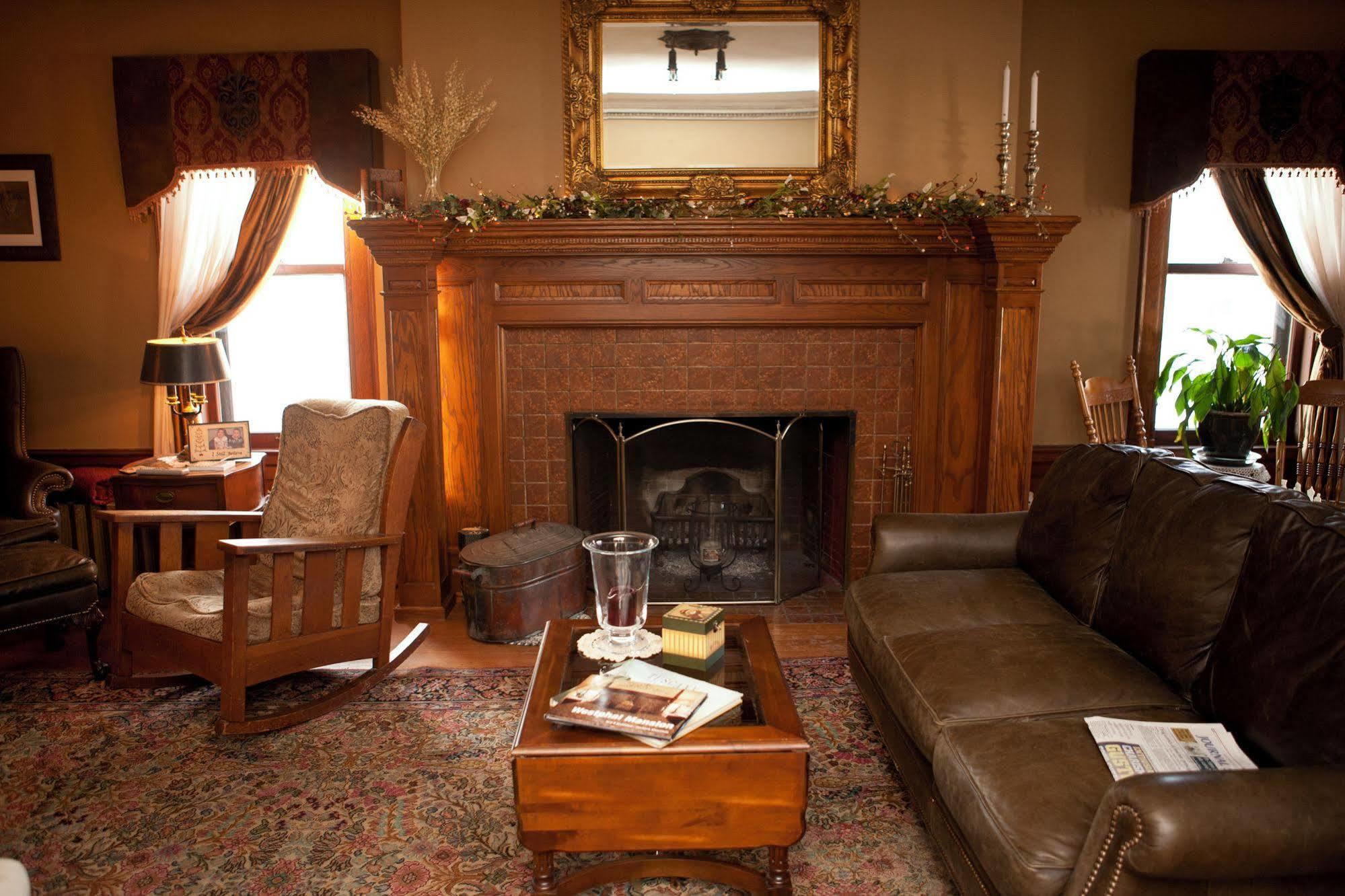 Westphal Mansion Inn Bed & Breakfast Hartford Exterior foto
